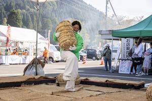 俵担ぎチャレンジ