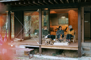 森と水と焚火の宿