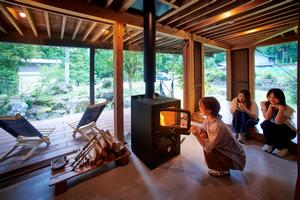 森と水と焚火の宿